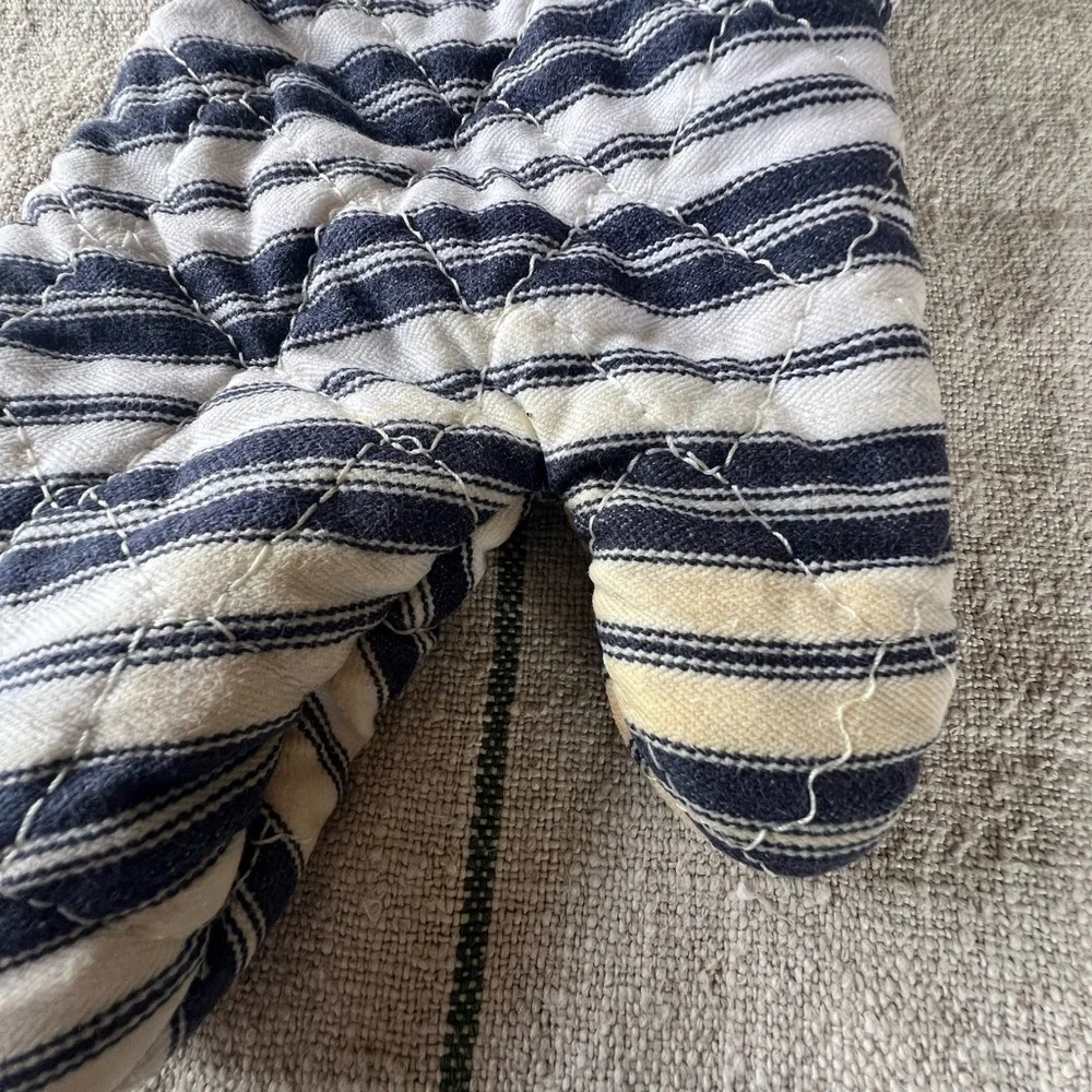 Williams Sonoma Navy and White Striped Oven Mitt and Pot Holder Set​